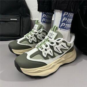 Fashionable Thick Sole Men's Breathable Odor Resistant Elevated Shoes